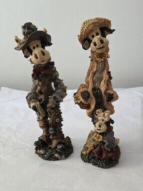 Boyds Bears Cow Figurine Pair – Brown, Tan, Green, Red
